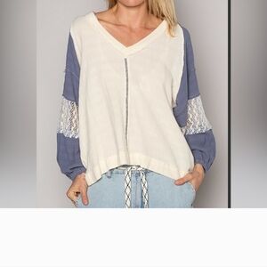 POL NWOT Cream & Blue Long Sleeve Top – Lace V-Neck, Size Small